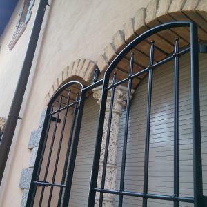 Produzione di sistemi di sicurezza ed oggetti di arredamento e design